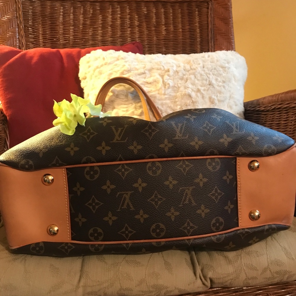 ❌SOLD!!!! ❌LOUIS VUITTON BOETIE MM-BRAND 🎉SALE🎉 - Picture 3 of 8